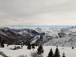 Les montagnes enneigées